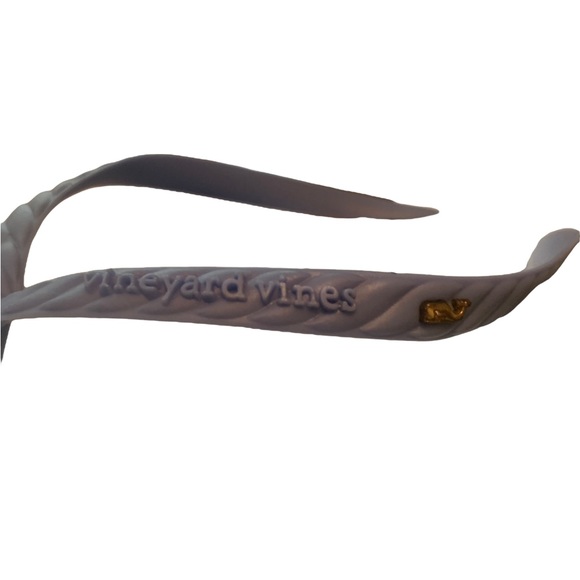 Vineyard Vines Flip Flops Size 9 - Picture 3 of 3